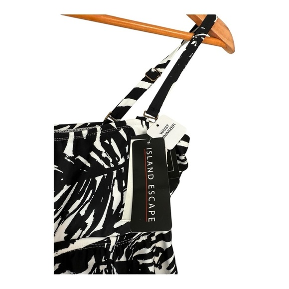 Island Escape Women's Tiered Tankini Top
Black/White Style 14508 Removable Strap - Picture 5 of 10